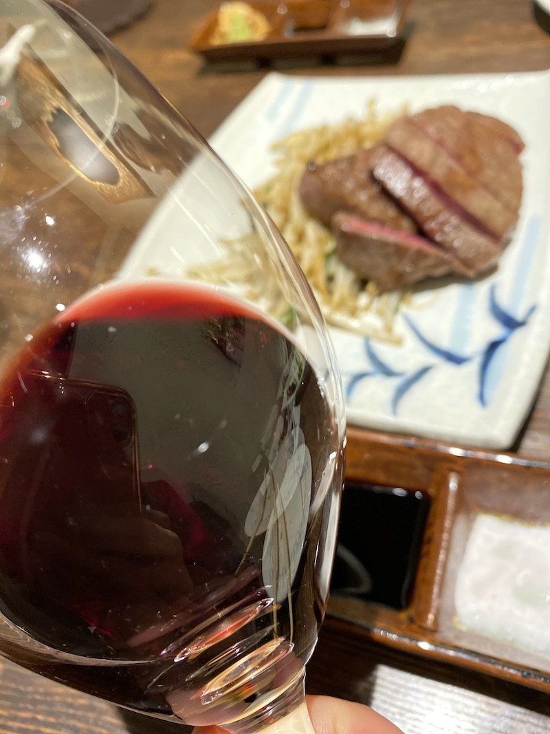 肉料理と赤ワイン